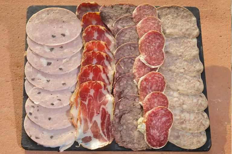 embutido tabla tapas en tossa